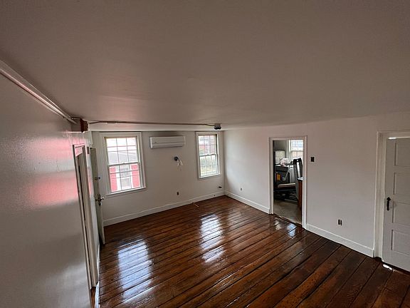 3rd image of 31 King St Floor 1