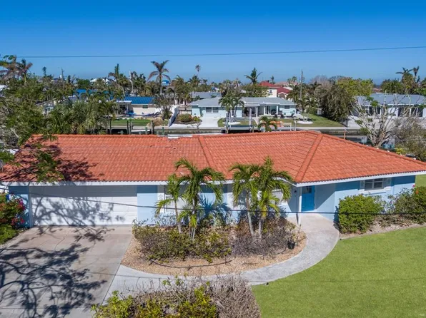 621 Emerald Ln, Holmes Beach, FL 34217