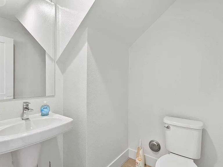 1690 S Lewis St — Photo 20