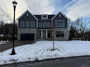 9 Sequoia Circle, Manhasset, NY 11030