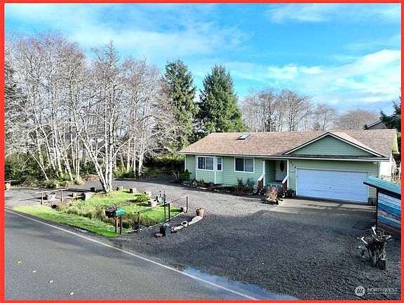 3rd image of 372 Duck Lake Drive NE