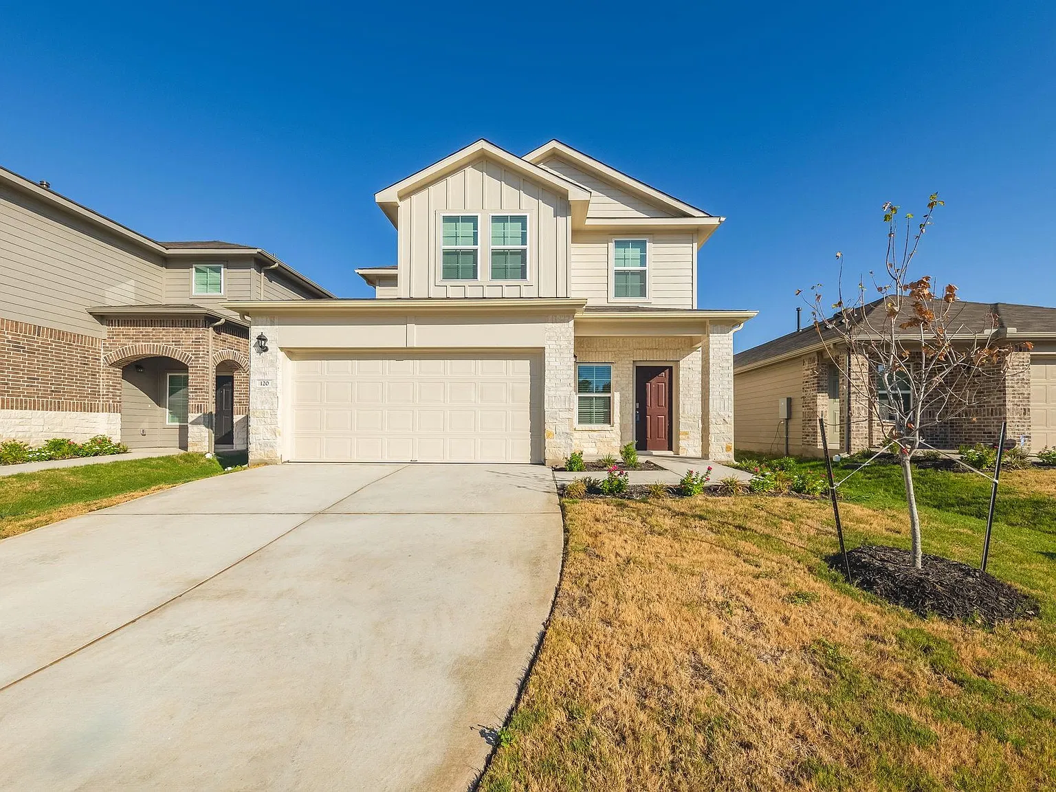 4 bed, 2.5 bath, 2042 sqft, $1,995 — Photo 2