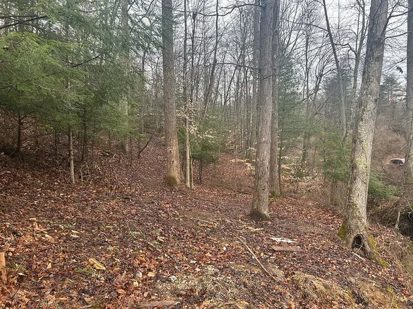 210 Myrtle Little Rd, Campton, KY 41301