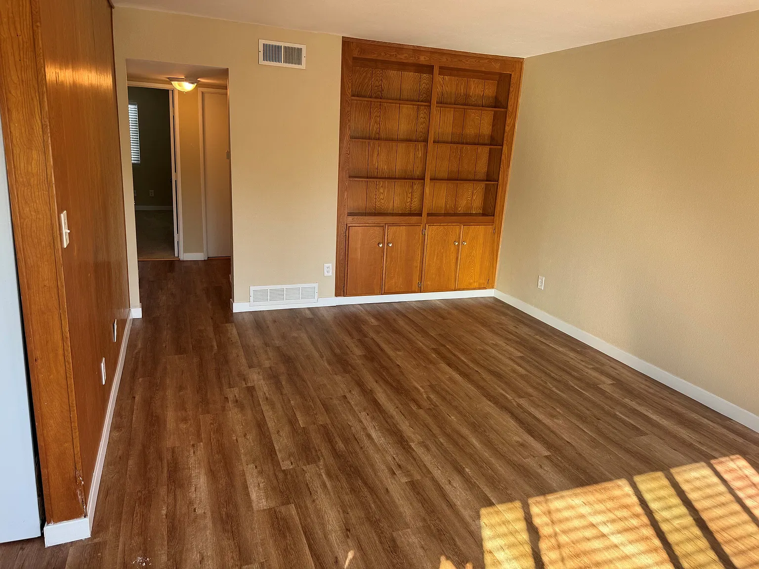 2 bed, 550 sqft, $2,695 — Photo 2
