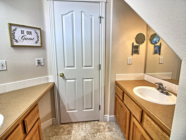 528 E Knoll Dr — Photo 12
