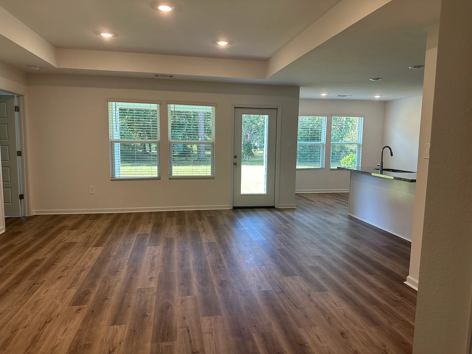3 bed, 1380 sqft, $2,300 — Photo 2