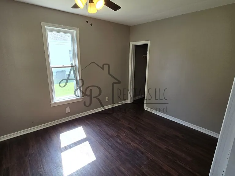 717 W Kansas St #1 — Photo 4