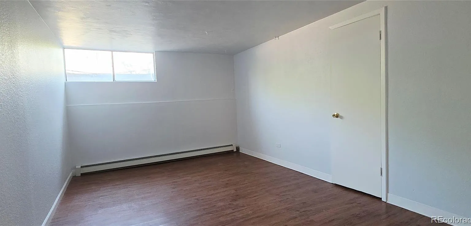 3 bed, 875 sqft, $1,356 — Photo 2