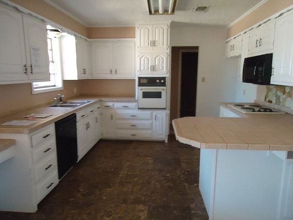 2nd image of 113 San Jacinto Ave