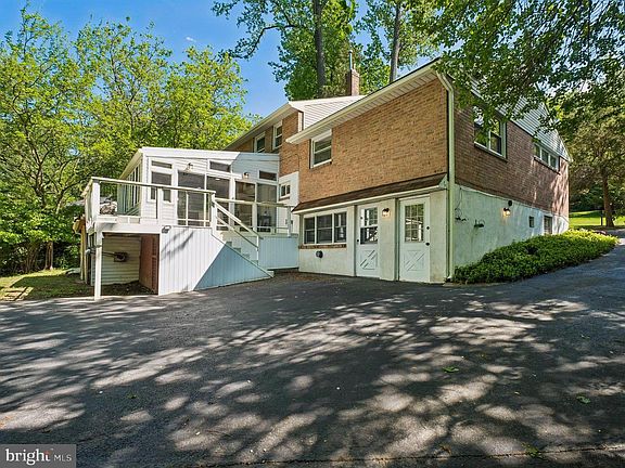 3rd image of 615 Mallard Rd