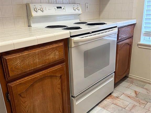 5th image of 1914 Summer Breeze Rd APT D