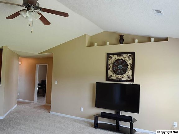 4th image of 215 Shadow Cove Dr SW