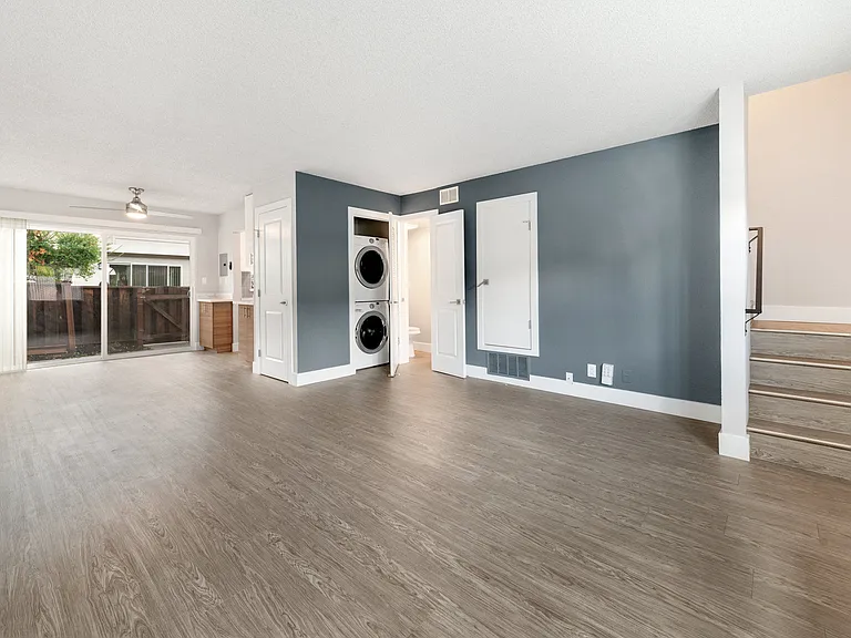 678 Bellflower — Photo 4