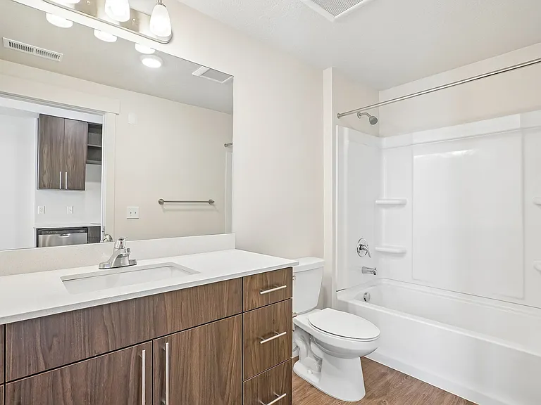 Union Walk Apartments — Photo 9