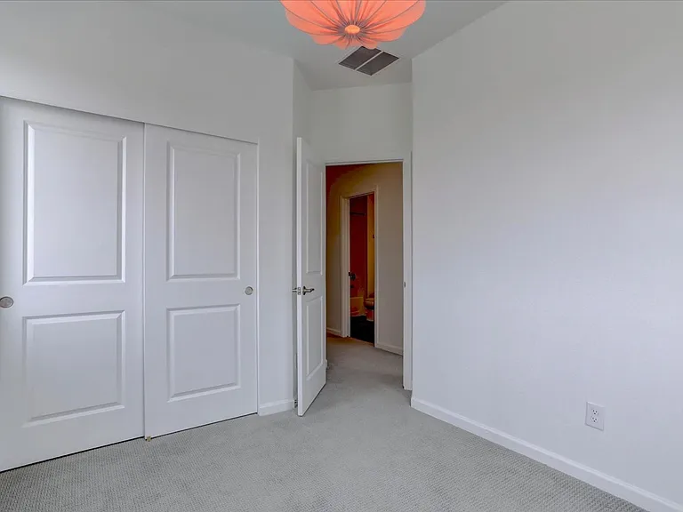 1828 S Poplar Ct — Photo 15
