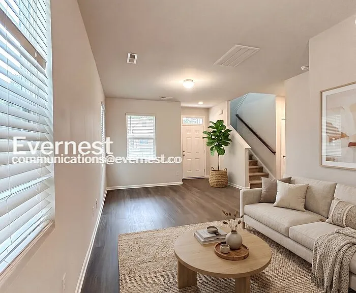 218 Lee St — Photo 3