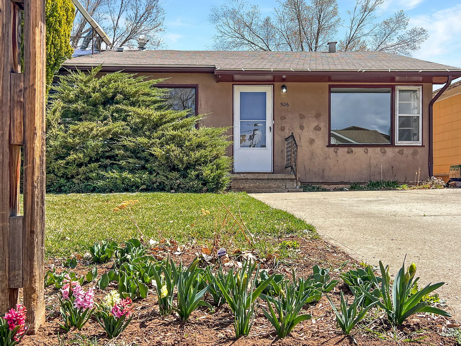 3 bed, 1600 sqft, $2,050 — Photo 3