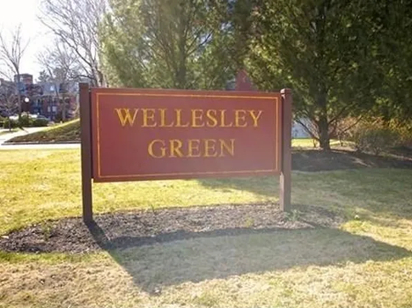 65 Grove St APT 148, Wellesley, MA 02482