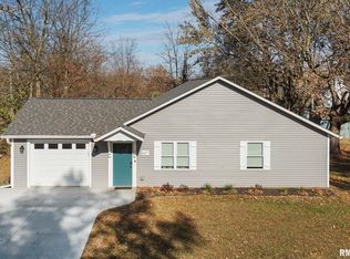 607 E 2nd St, Delavan, IL 61734