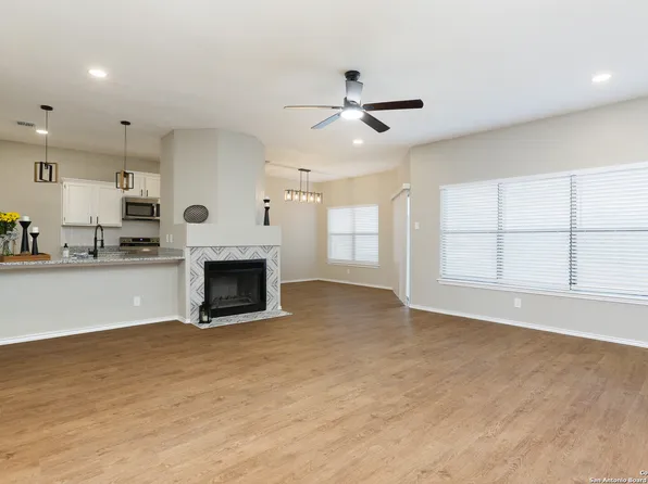 13015 feather point, San Antonio, TX 78233