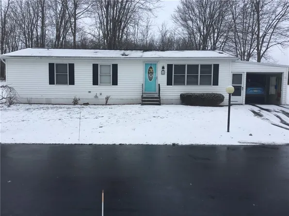 110 Hidden Meadows Dr, Bergen, NY 14416