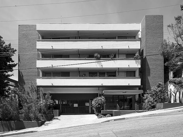 1147 N Clark St #206 — Photo 46