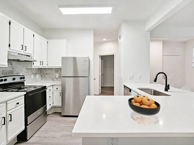 Cambridge Apartments — Photo 3