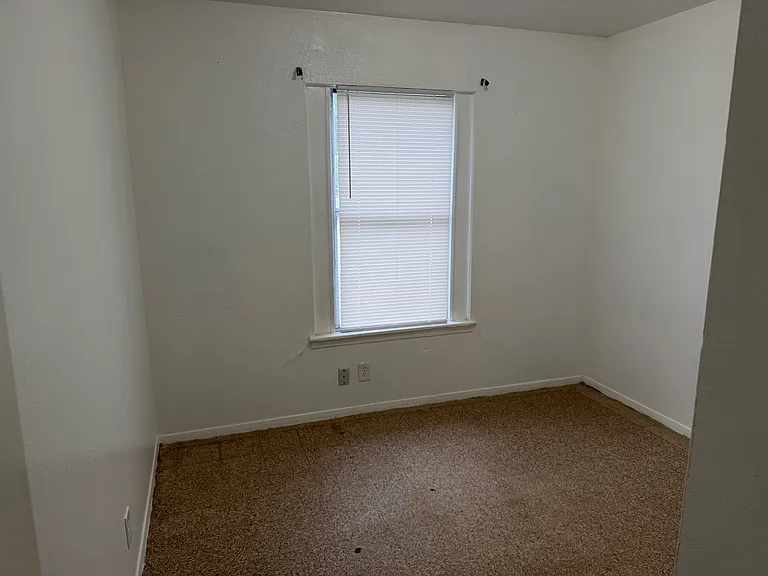 7911 Airlift Ave — Photo 9