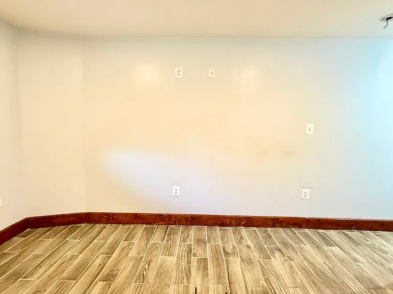 916 Whitelock St #100 — Photo 20