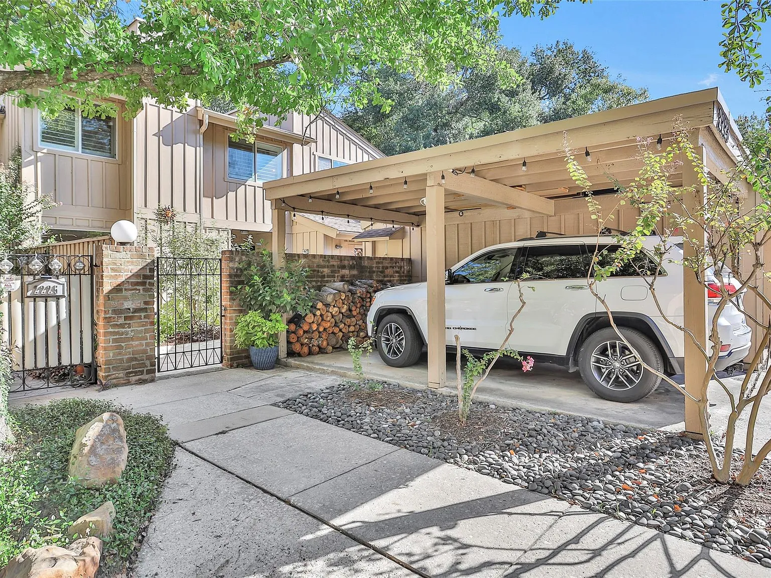 3 bed, 2.5 bath, 1718 sqft, $2,495 — Photo 4