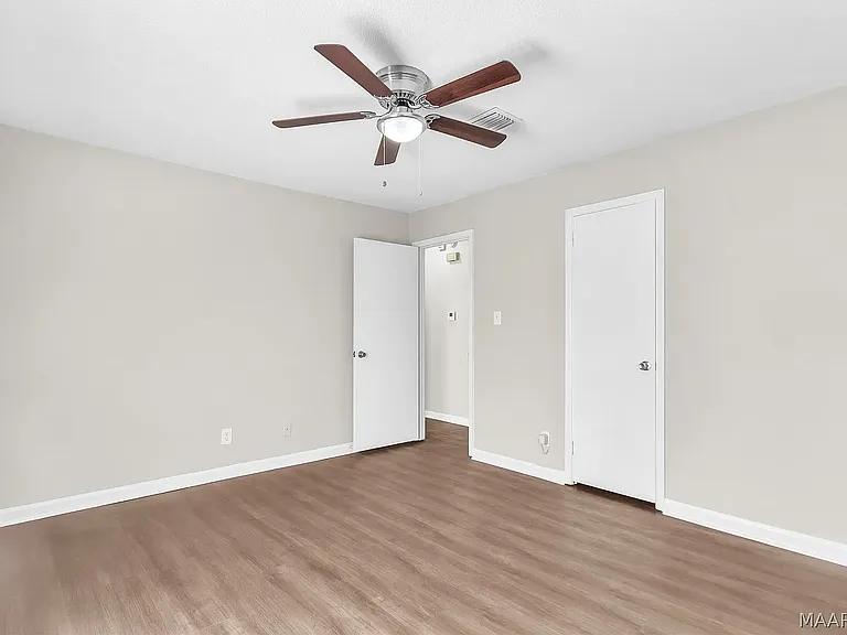 6125 Greta Pl — Photo 17