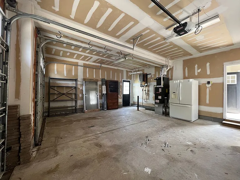 3705 Pendleton Ave — Photo 30
