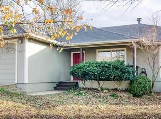 3483 W Essex Dr, Fayetteville, AR 72704
