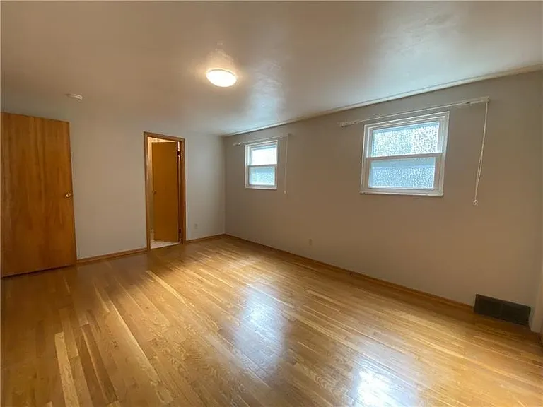 439 Crestview Dr — Photo 33