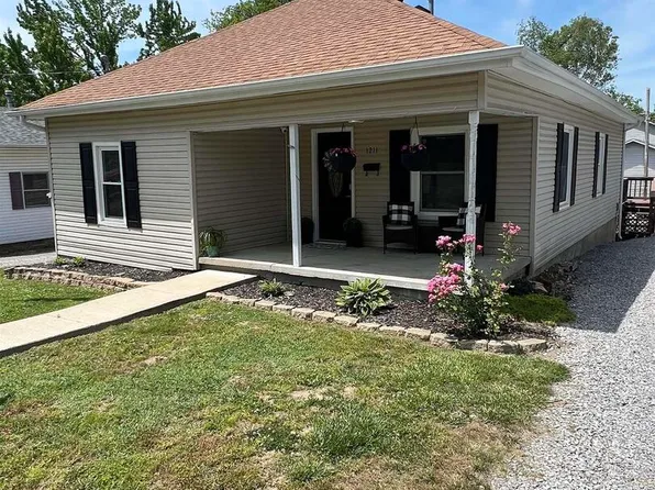 1211 E Elm St, West Frankfort, IL 62896