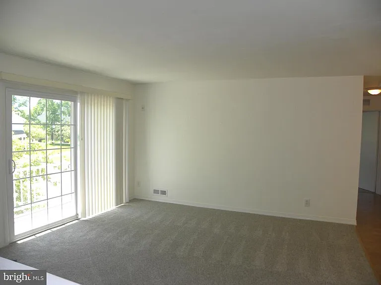 300B Mitten Ln #B — Photo 6