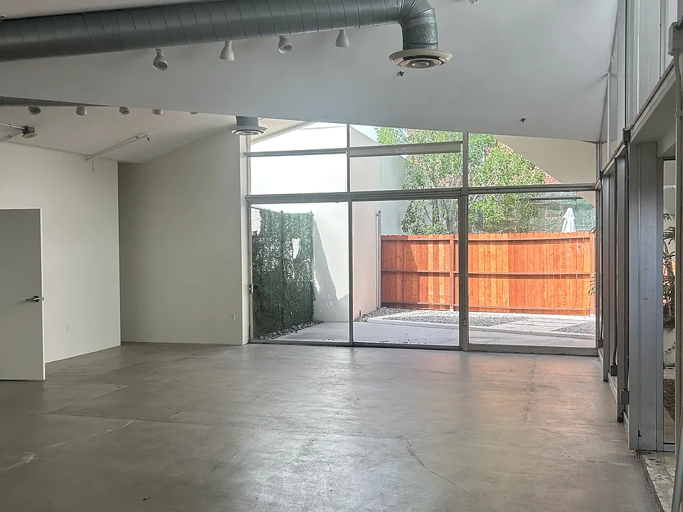 2404 Wilshire Blvd #4H