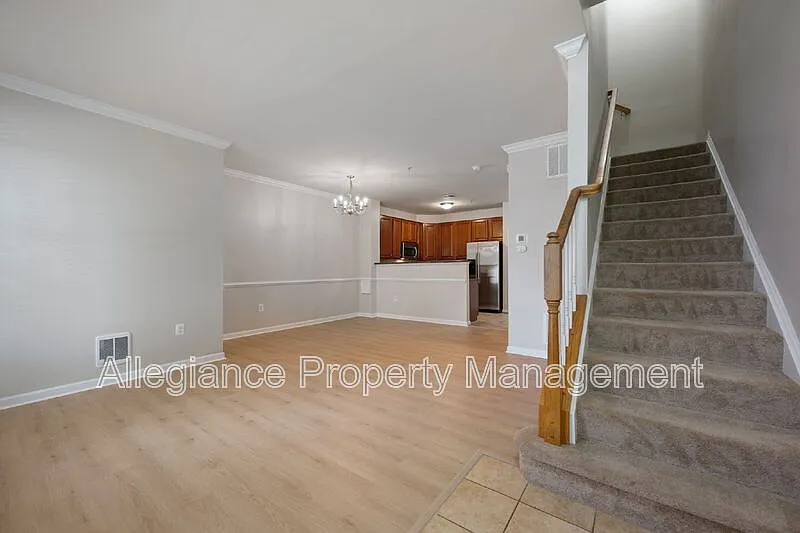 3 bed, 2.0 bath, 1512 sqft, $2,675 — Photo 4