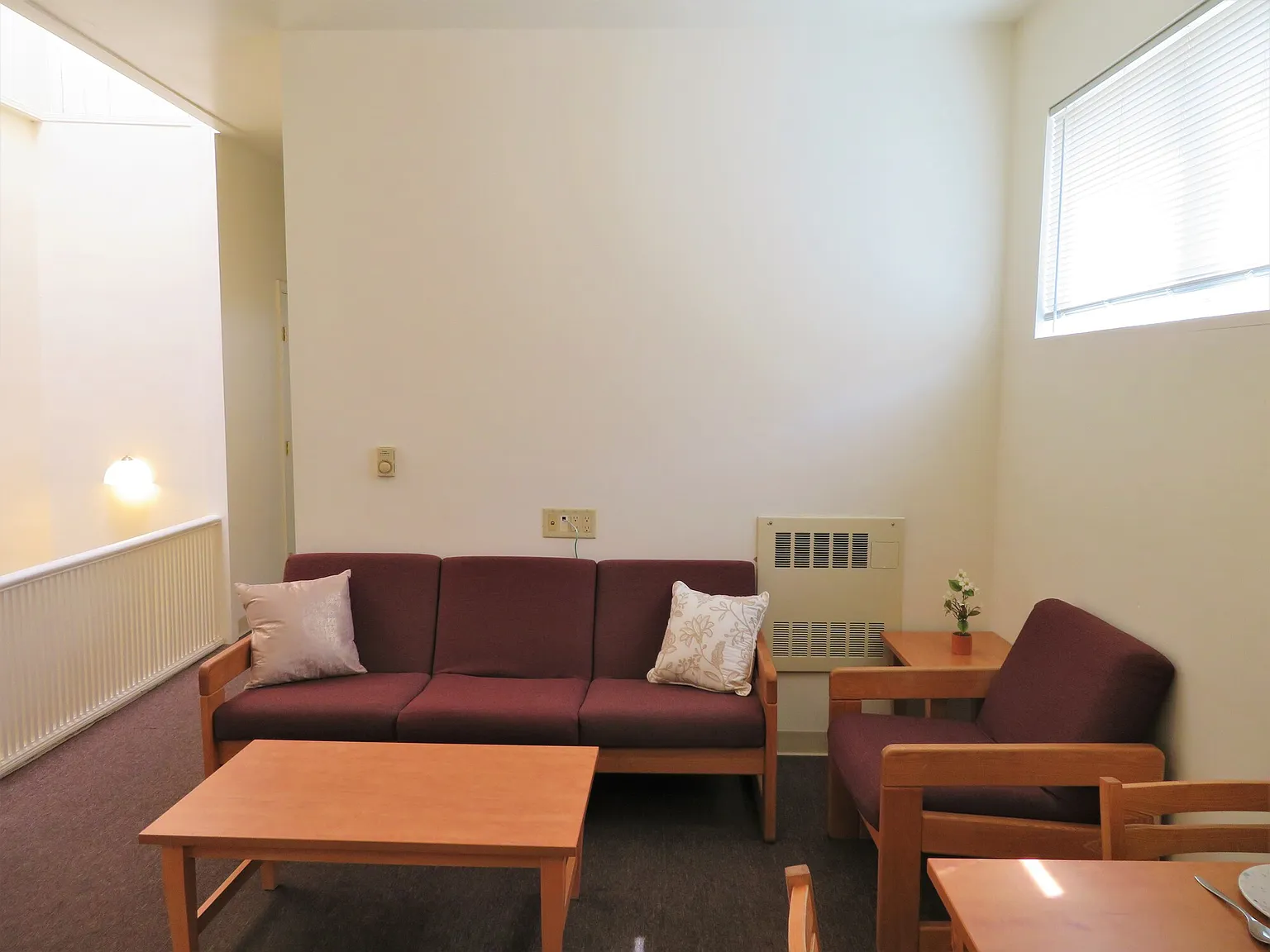 Private 3-Bedroom Apartment with a Back Porch — Photo 4