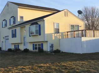 8 Sundown Ln, Middletown, RI 02842
