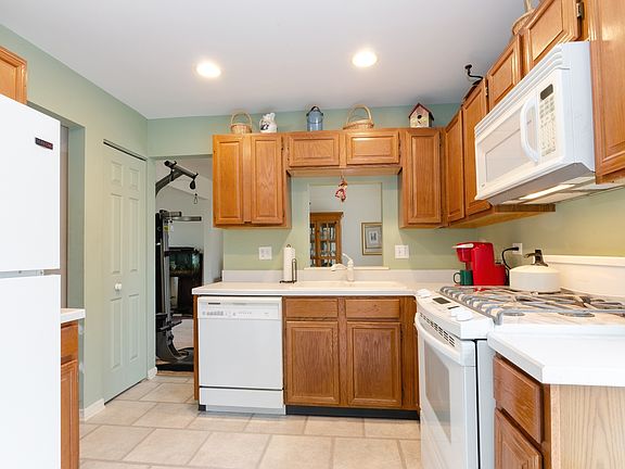 4th image of 1636 W Portsmith Ln