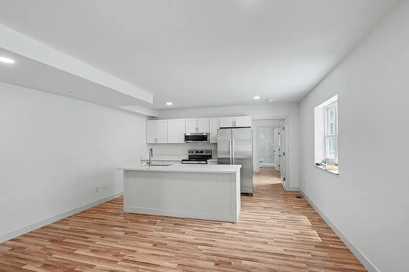 3 bed, 2.0 bath, 1184 sqft, $1,800 — Photo 3