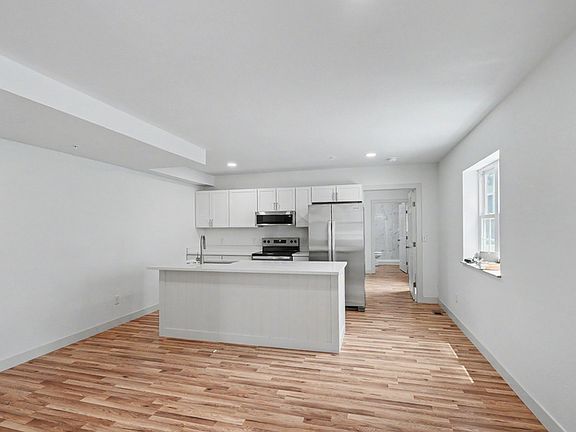 3rd image of 908 Indiana St #B