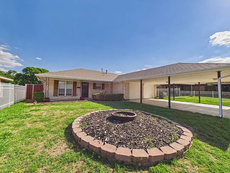 6308 NW Taylor Ave — Photo 1