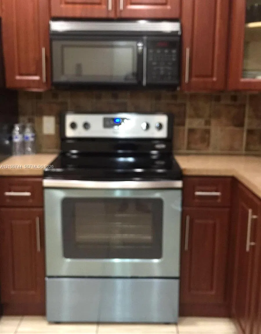 Capri Gardens Condo — Photo 4