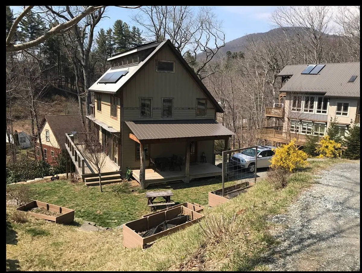 Building Photo - 185 Eastbrook Dr