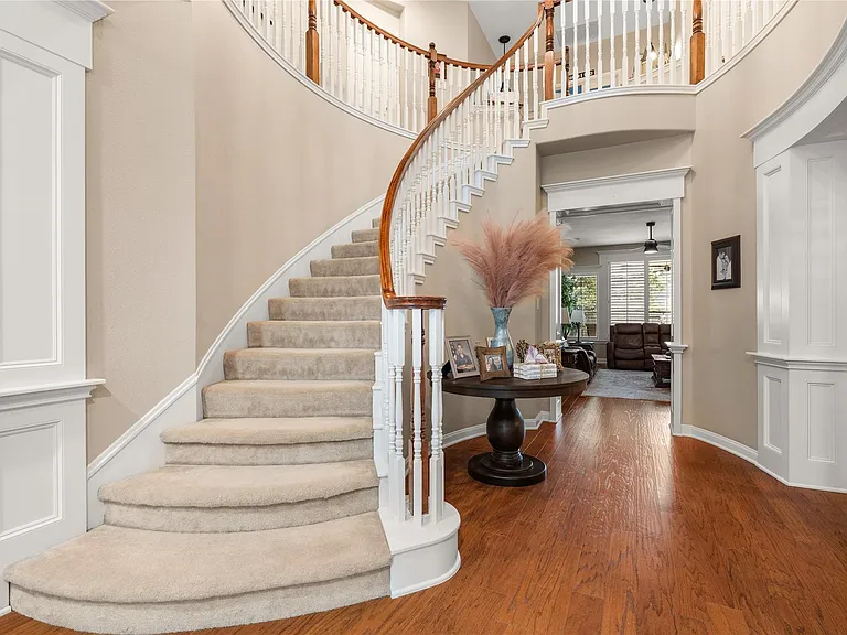 131 E Beckonvale Cir — Photo 9