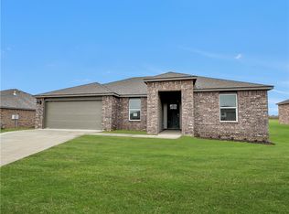 1042 Emerald St, Prairie Grove, AR 72753