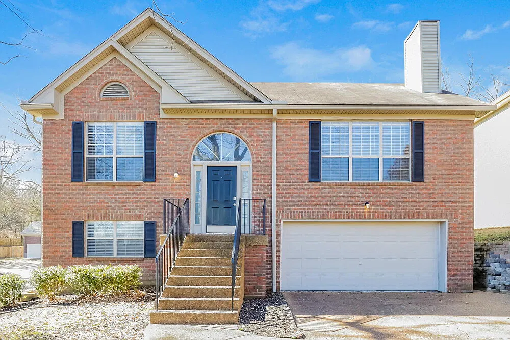 3 bed, 2.0 bath, 1677 sqft, $2,100 — Photo 1