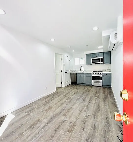 908 N Louise St #B — Photo 5